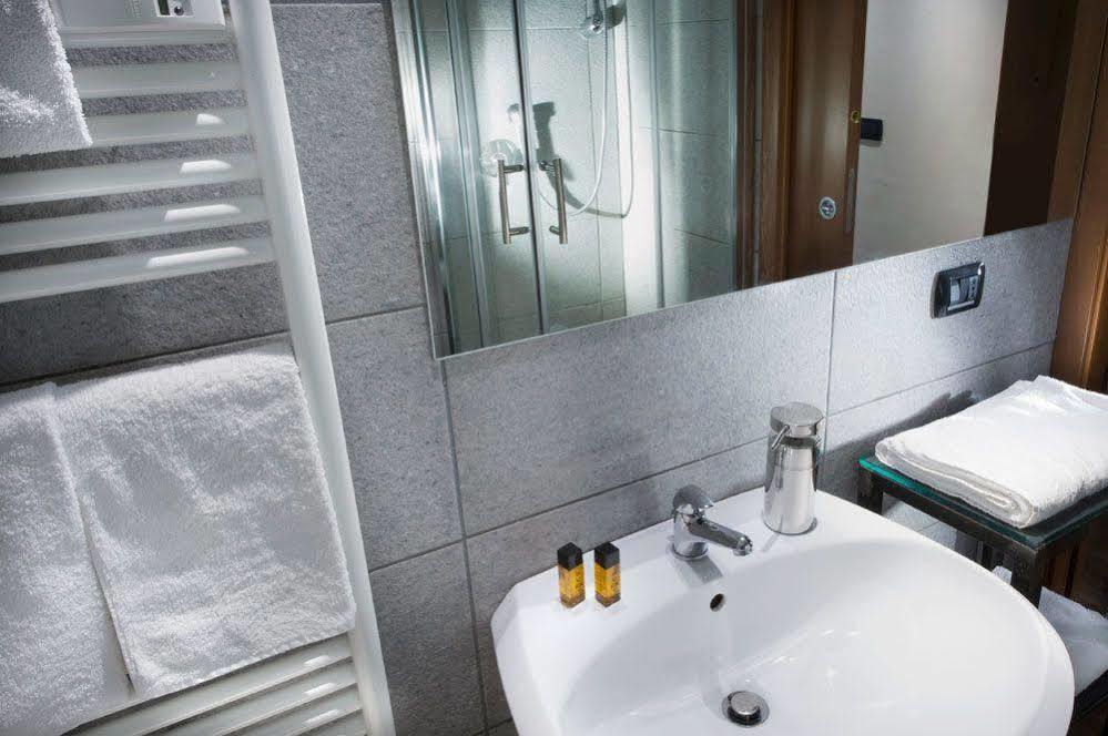 B&B Terres D'Aventure Suites Torino Esterno foto